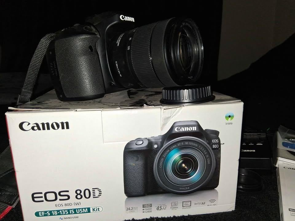 Kit complet Canon EOS 80D + 18-135, TV, Hi-fi & Vidéo, Appareils photo numériques, Canon, Comme neuf, Enlèvement, 8 fois ou plus