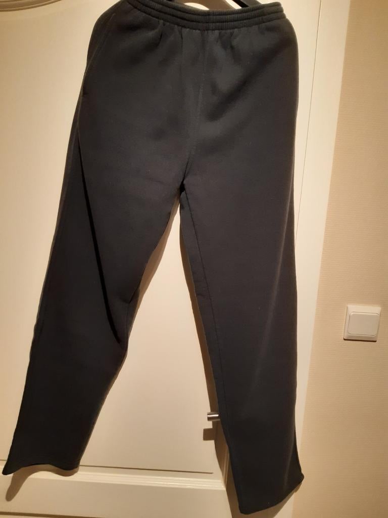Pantalon d'entraînement bleu taille M. 65 % polyester, 35 %, Andere, Enlèvement ou Envoi, Général, Bleu