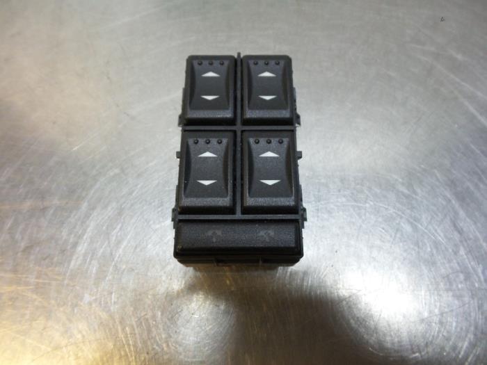 Commutateur vitre électrique d'un Ford Mondeo (Mondeo 00-), -, 3 mois de garantie, -, -