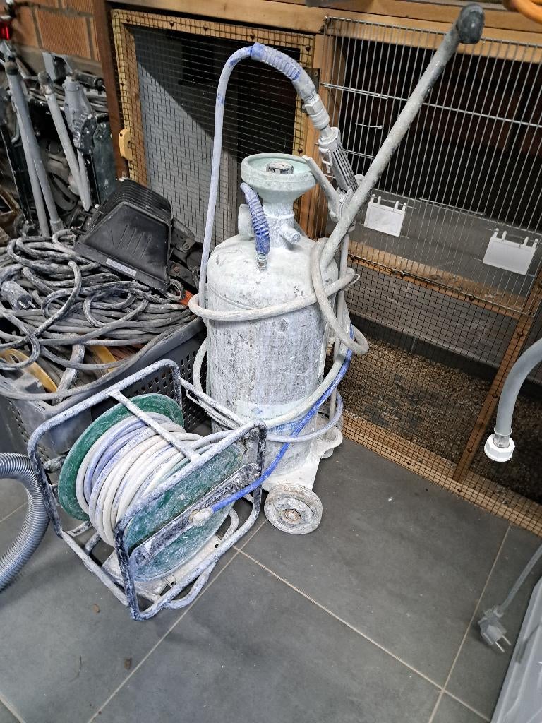 Drukvat met compressor stukadoor, Ophalen, Gebruikt