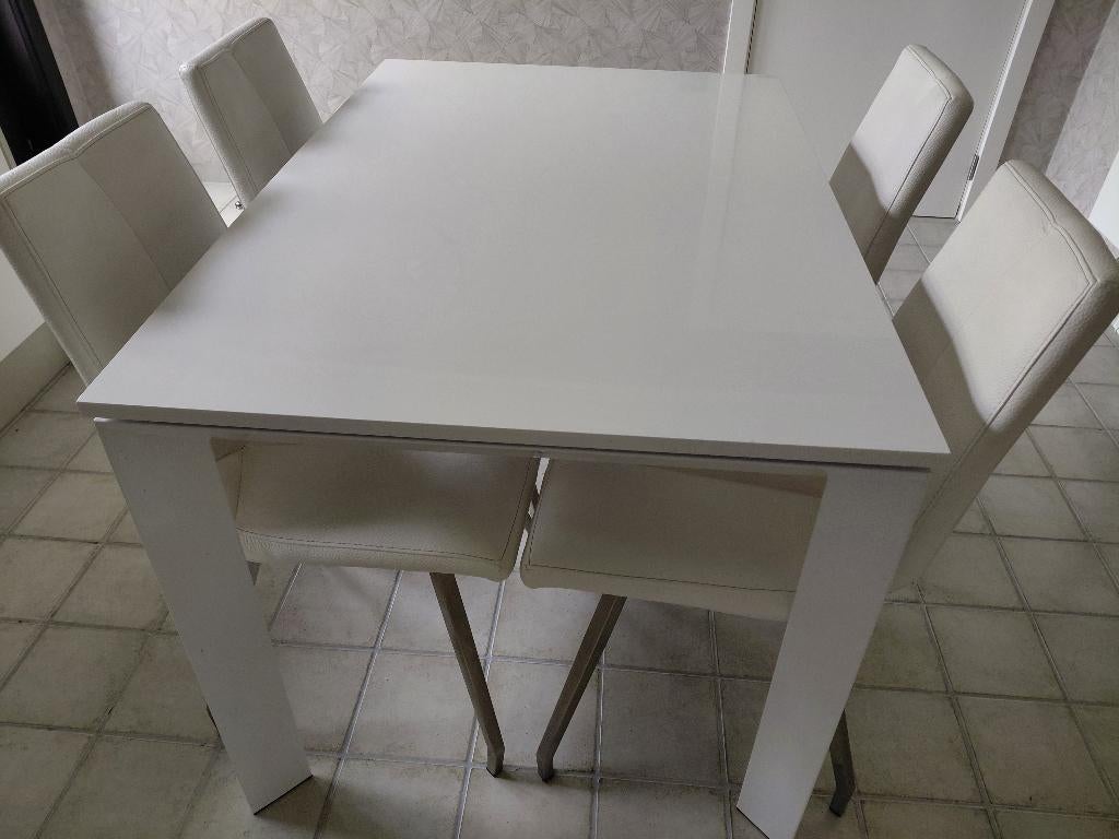 Wit glanzende tafel + 4 stoelen Xooon, Huis en Inrichting, Tafels | Eettafels, Ophalen, Gebruikt