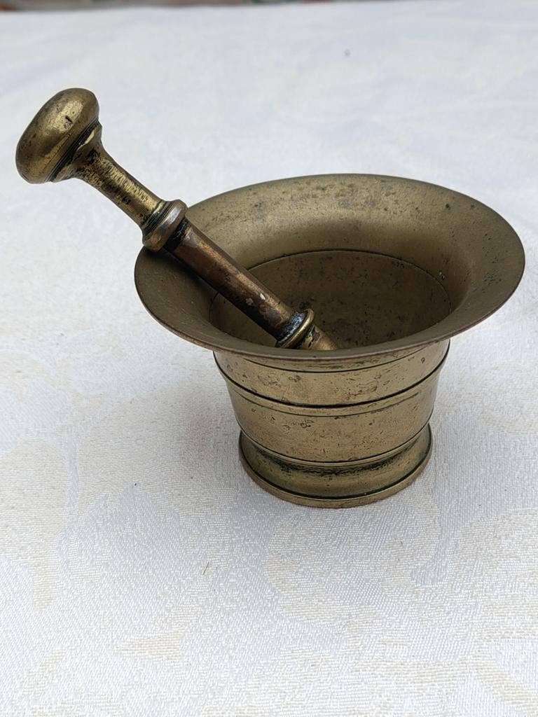 Mortier et pilon en bronze antique, Enlèvement