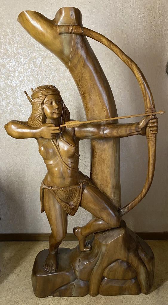 Groot houten beeld van een vrouwelijke jager, Antiek en Kunst, Kunst | Beelden en Houtsnijwerken, Ophalen of Verzenden