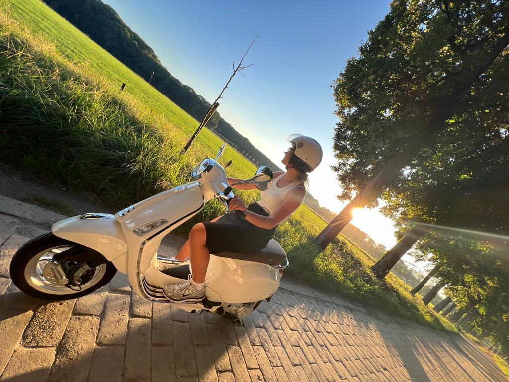 Vespa Primavera 2022 A-Klasse Als nieuw, Fietsen en Brommers, Scooters | Vespa, Zo goed als nieuw, Ophalen