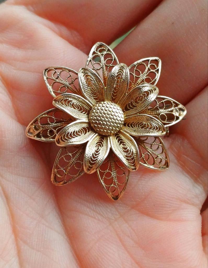 Broche en filigrane, fleur en métal doré, Enlèvement ou Envoi, Comme neuf, Argent, Argent