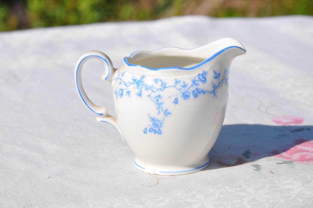 cremier en porcelaine kpm guirlande bleu (2), Enlèvement ou Envoi