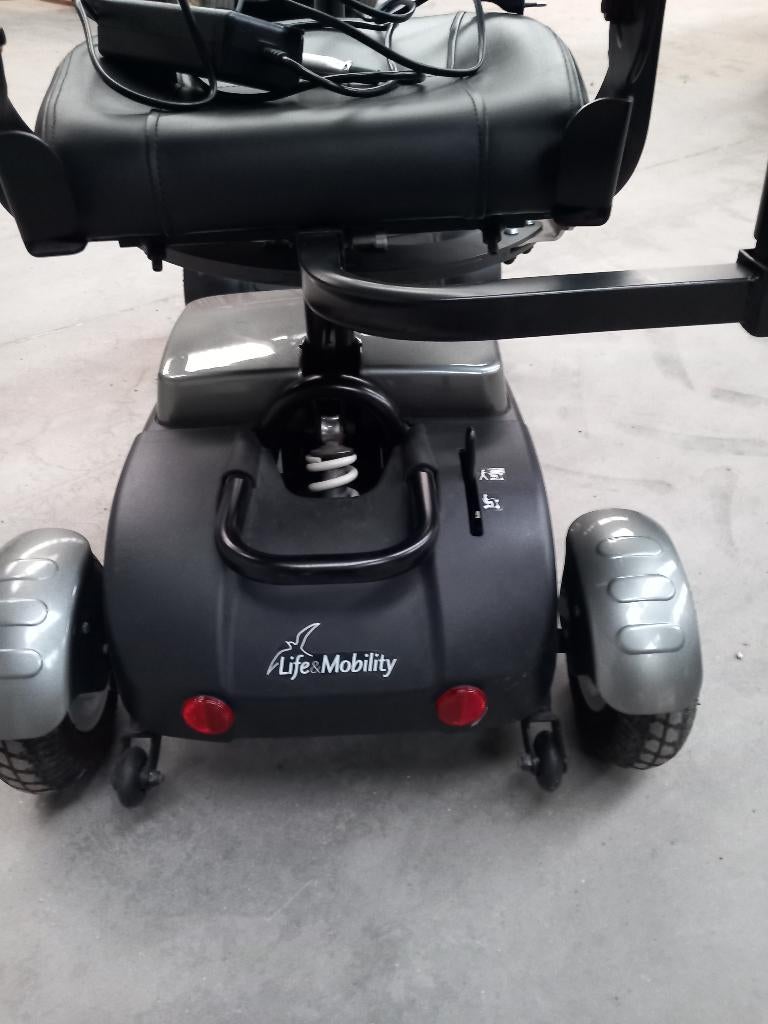 Scootmobiel Vivo, Diversen, Ophalen, Life and Mobility, 16 t/m 25 km, Zo goed als nieuw
