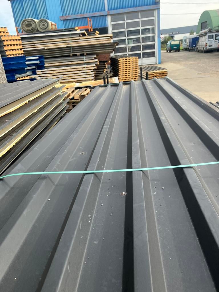 Gebruikte Sandwichpanelen 6cm dikte antraciet  aan €12/m2, Doe-het-zelf en Bouw, Ophalen, Gebruikt, P, P