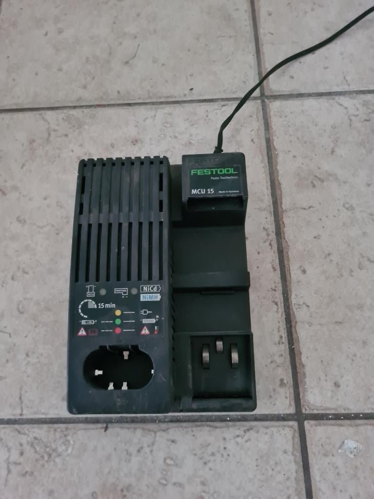 Chargeur rapide Festool MCU-15 également Bosch Makita AEG, Bricolage & Construction, Outillage | Autres Machines, Utilisé, Enlèvement ou Envoi