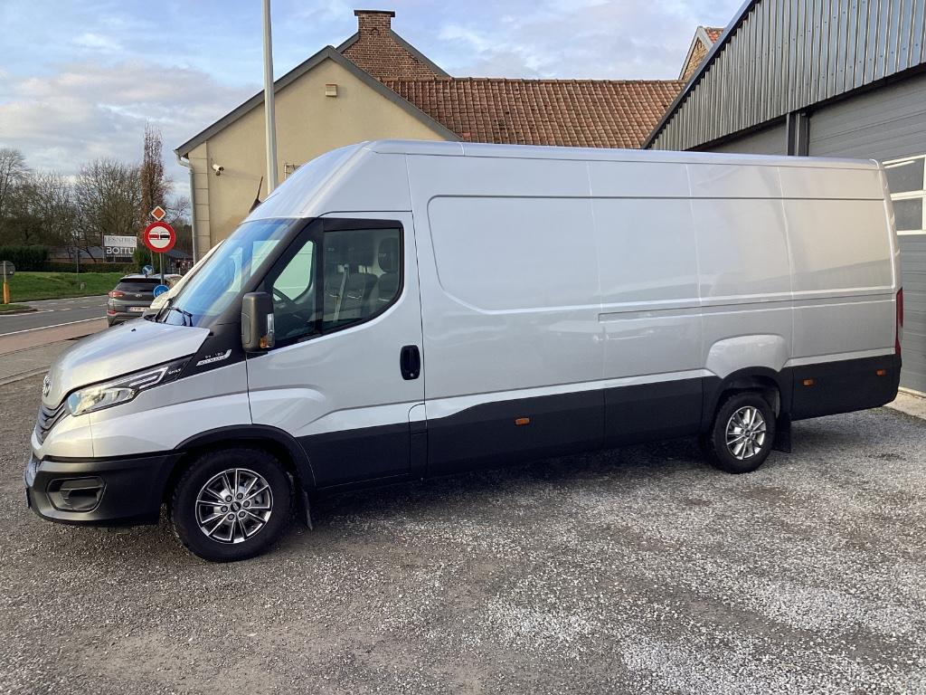iveco daily l4 h2 30hdi 180pk automaat 2023 10KM, Auto's, 4 cilinders, Iveco, Bedrijf, Diesel
