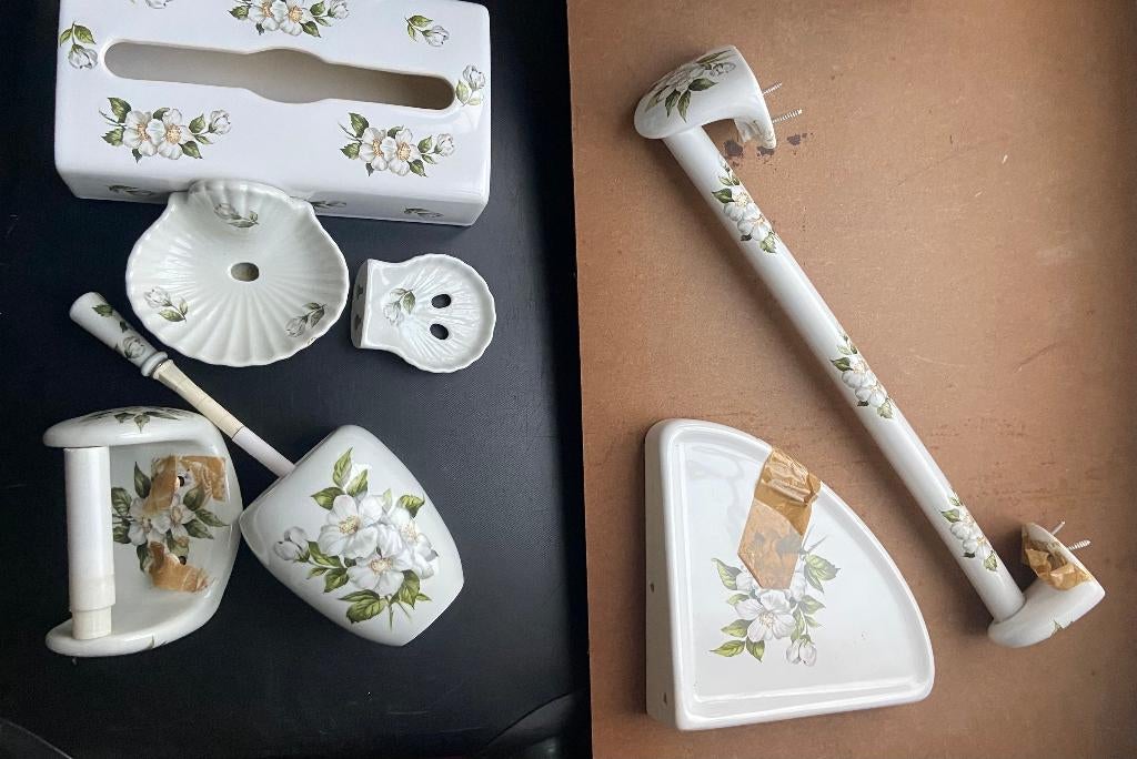 Porseleinen badkamerset uit Parijs, Huis en Inrichting, Badkamer | Badkamermeubels, Gebruikt, Overige typen, Ophalen