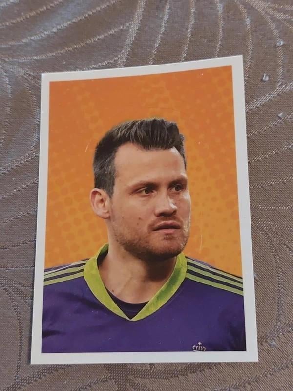 Panini / sticker / Simon Mignolet/Closer to the Red Devils, Collections, Enlèvement ou Envoi, Neuf, Affiche, Image ou Autocollant