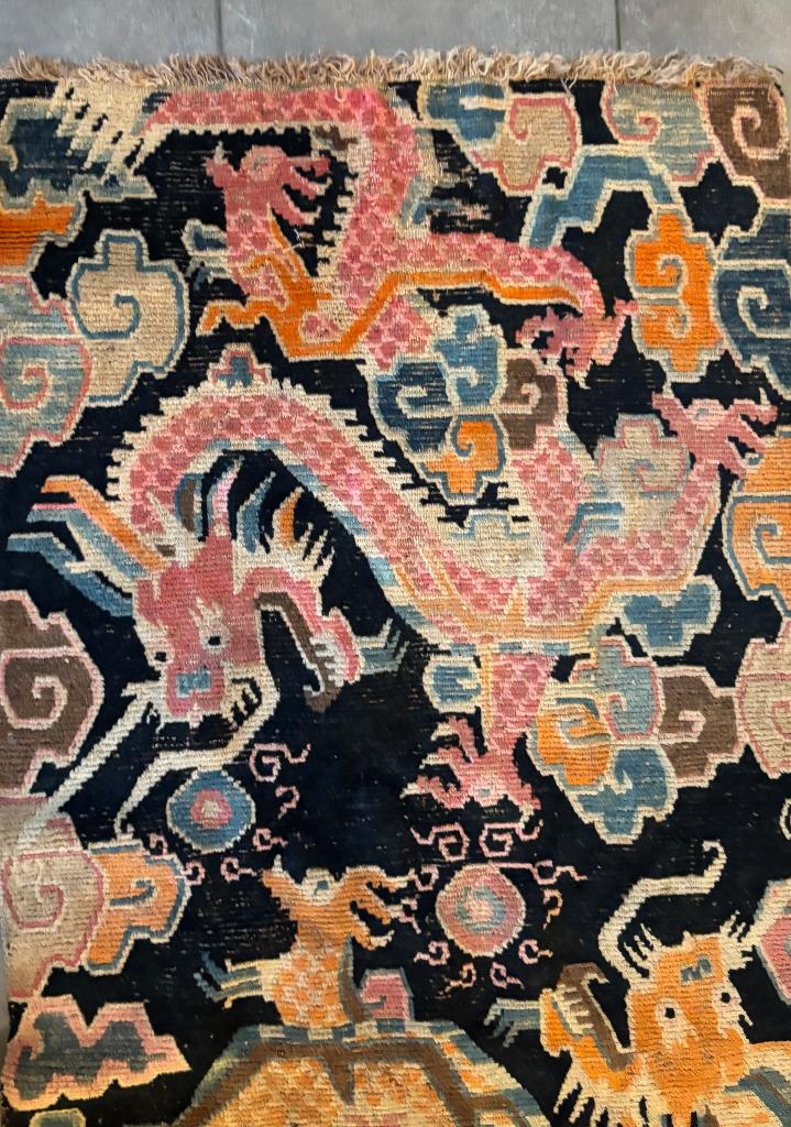 Tapis chinois tissé à la main avec motif de dragon, Enlèvement