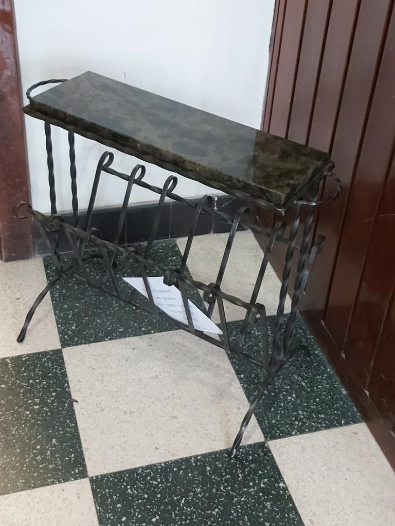 tafeltje marmer smeedijzer tijdschriftenrek, Ophalen of Verzenden