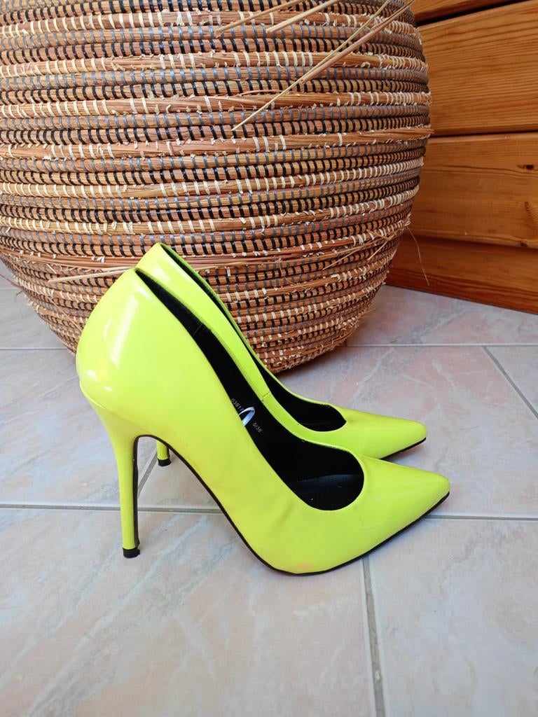 Pompen, Kleding | Dames, Schoenen, Pumps, Verzenden, Geel, Zo goed als nieuw