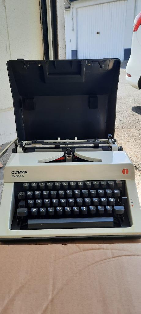 Typmachine, Diversen, Typemachines, Ophalen, Zo goed als nieuw