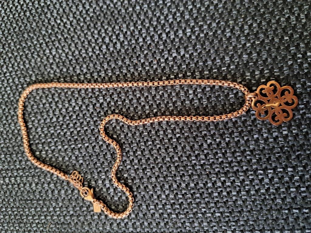 victoria juweel ketting met hanger rosé, Handtassen en Accessoires, Kettingen, Ophalen, Zo goed als nieuw, Met hanger