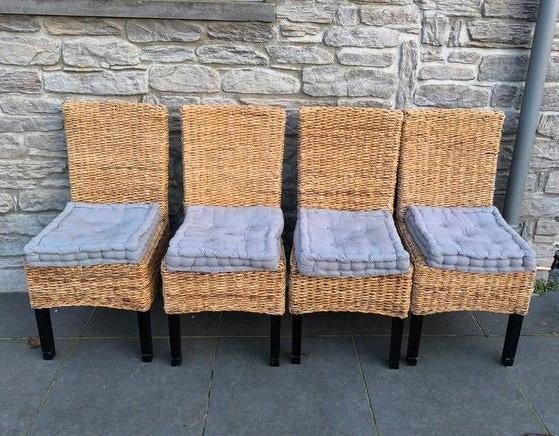4 chaises en rotin  A DONNER