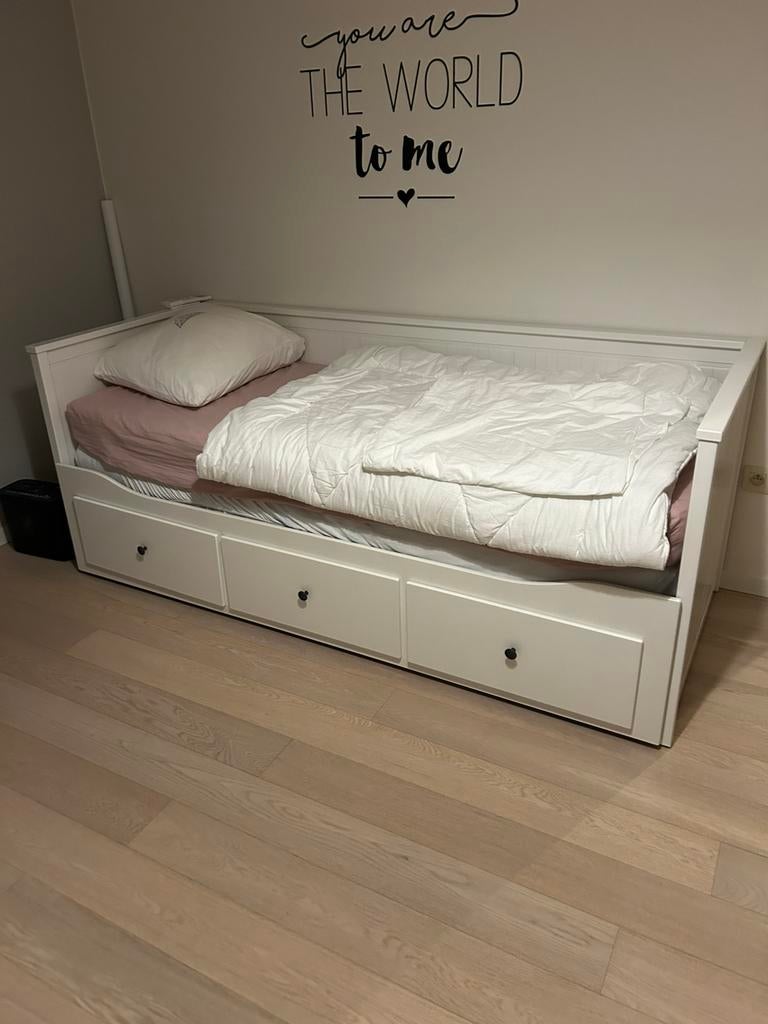 Ikea Hemnes logeerbed met 2 matrassen, in nieuwstaat, Ophalen, Zo goed als nieuw