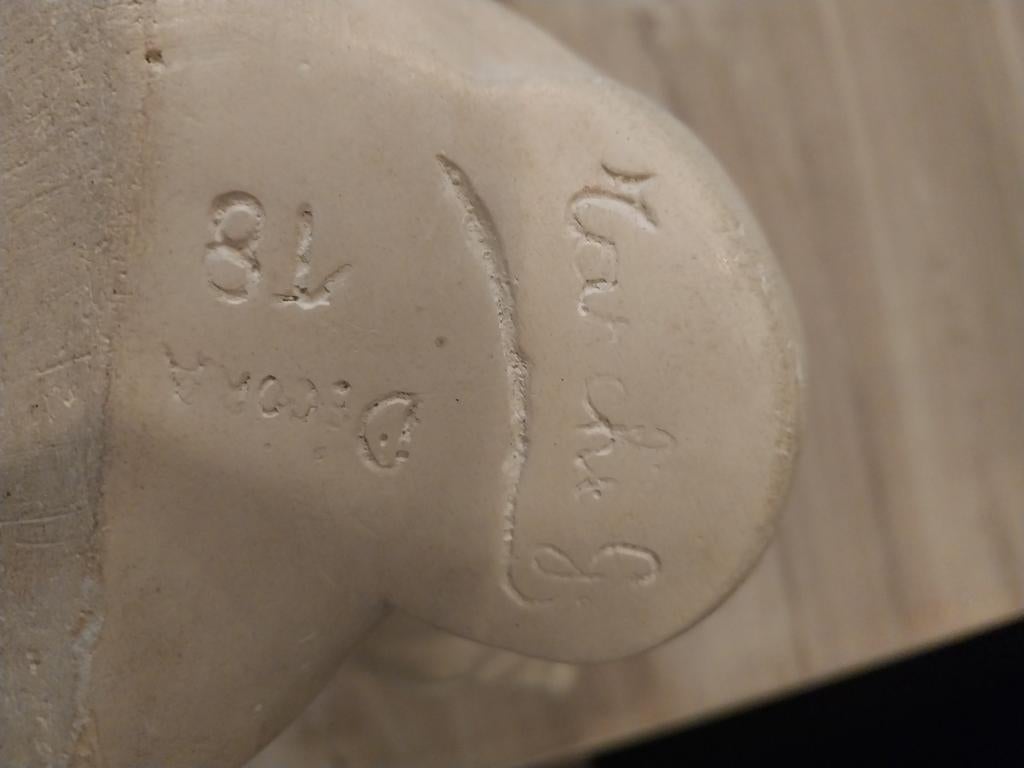 Statuette en plâtre, Enlèvement