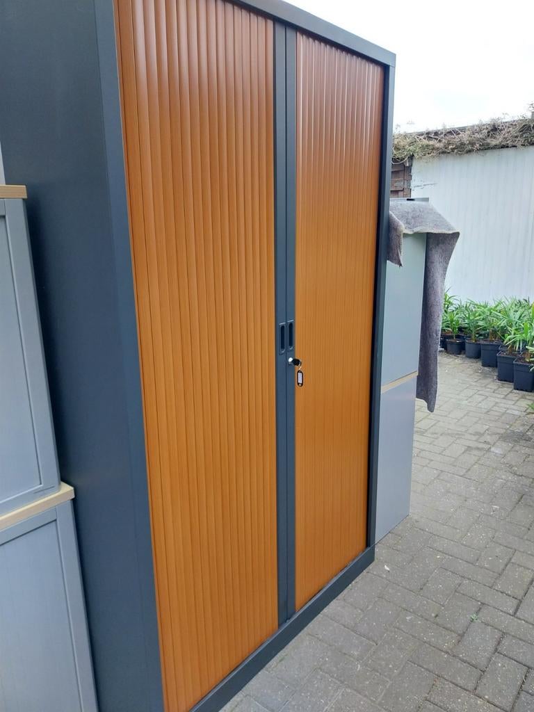 Roldeurkasten, Ophalen