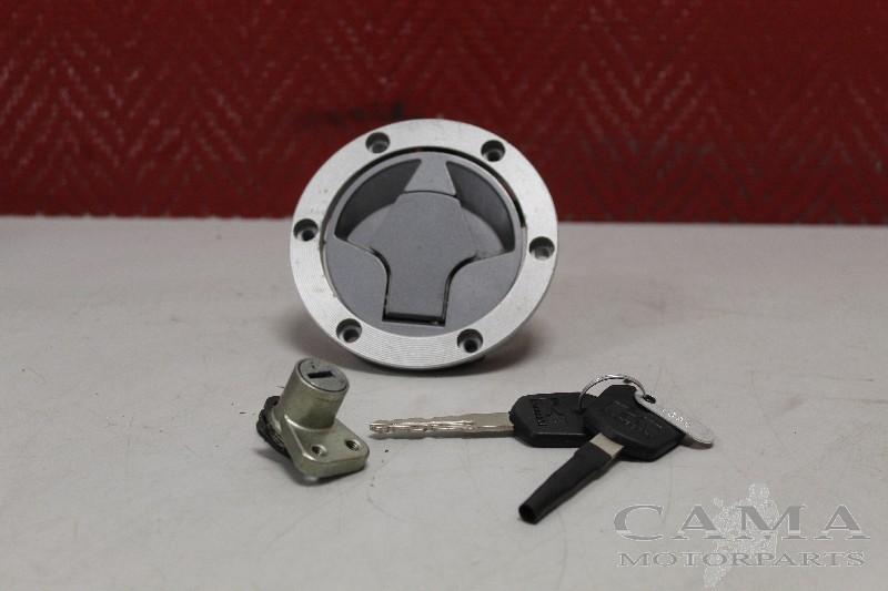 BOUCHON DE RESERVOIR Kawasaki Z 300 (01-2015/-), Motos, Dhr. S. di Majo, Utilisé, Info@cama-motorparts.nl, P.J. Troelstraweg 8 8
3144 CX  MAASSLUIS, NL