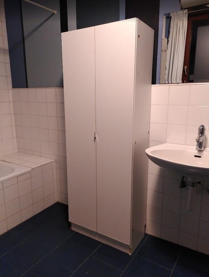 witte kast, Huis en Inrichting, Kasten | Kleerkasten, Gebruikt, 150 tot 200 cm, 50 tot 100 cm, 25 tot 50 cm, Met deur(en), Met plank(en)