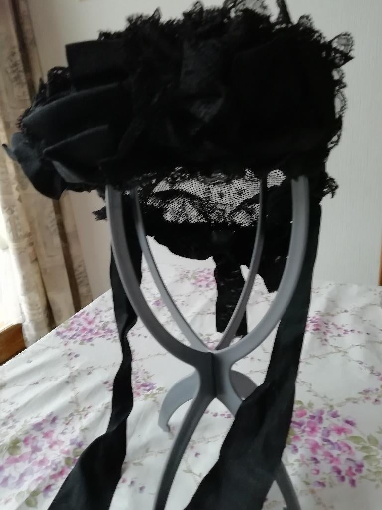 Ancienne coiffe sandrinette en dentelle noire de 1900., Enlèvement ou Envoi, Femmes