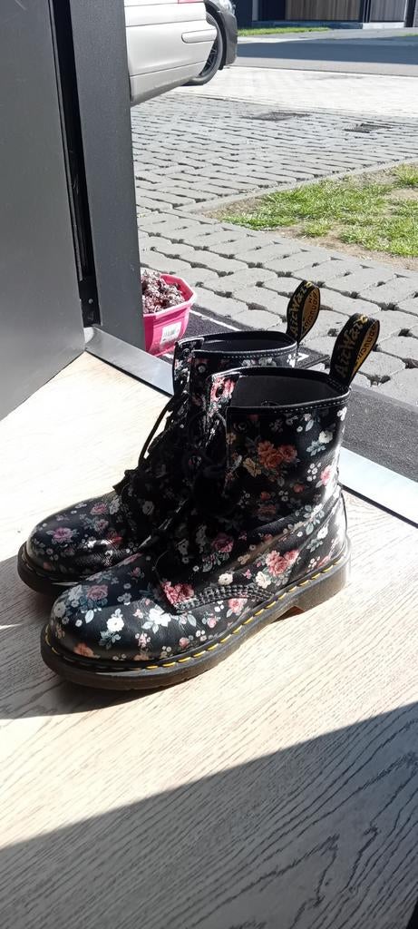 Dr.Martens laars, Ophalen