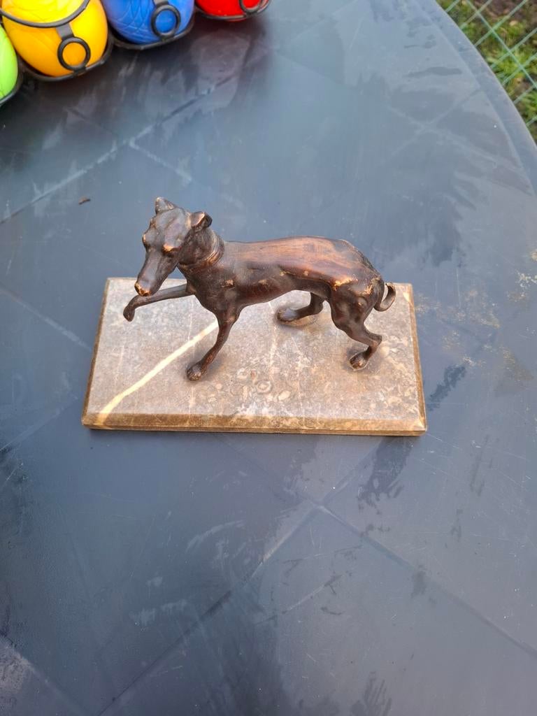 Chien en bronze