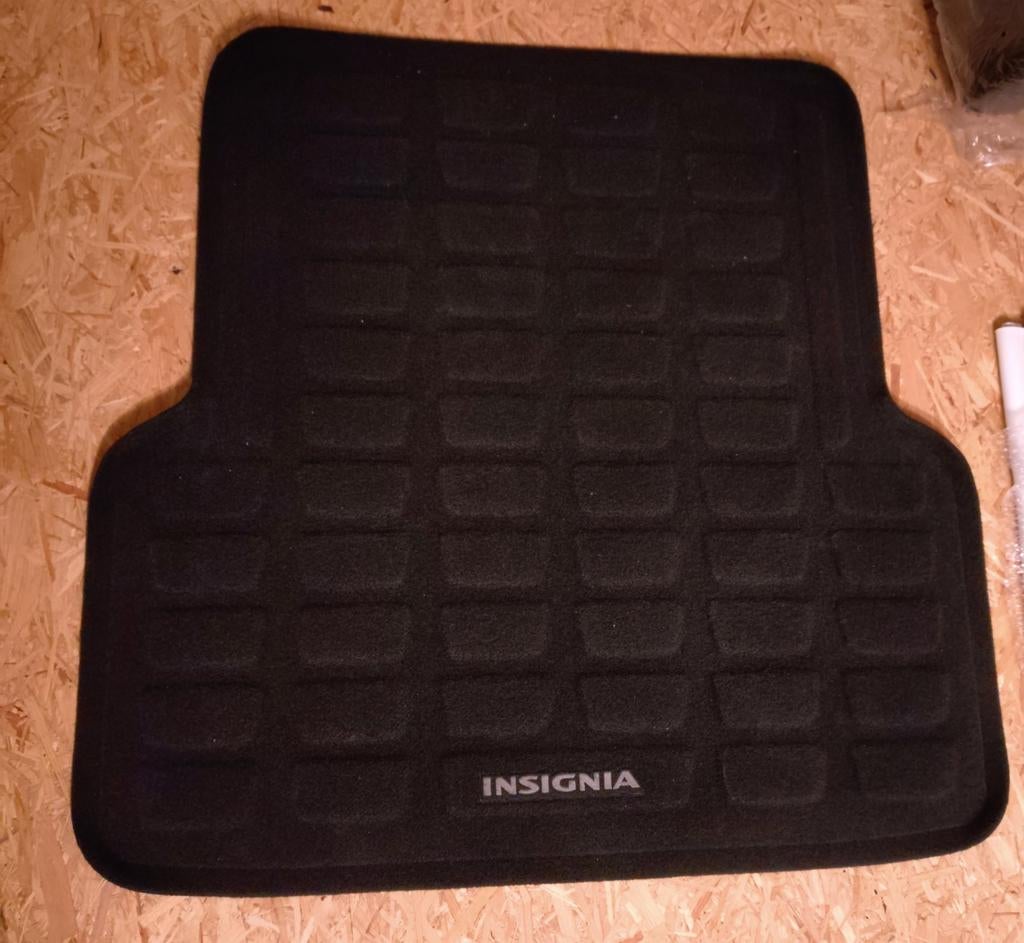 Tapis coffre Opel Insignia, Enlèvement