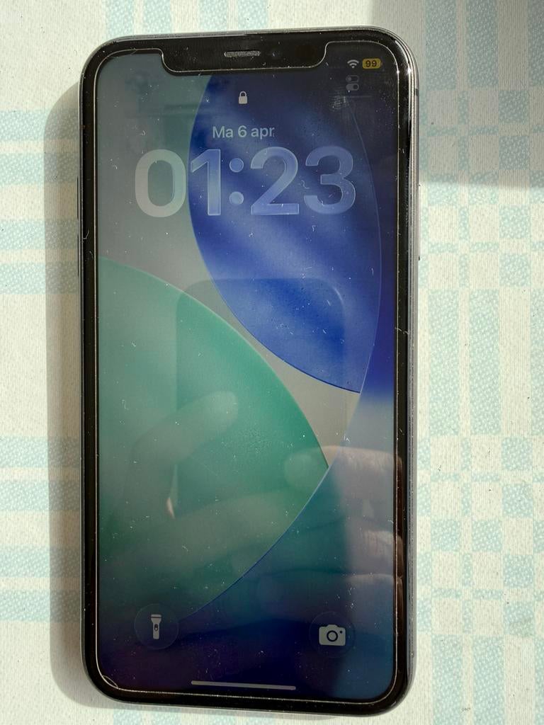 Batterie noire pour iPhone 11 128 GB à 81% avec accessoires, Télécoms, Téléphonie mobile | Apple iPhone, 128 GB, Enlèvement, 81 %