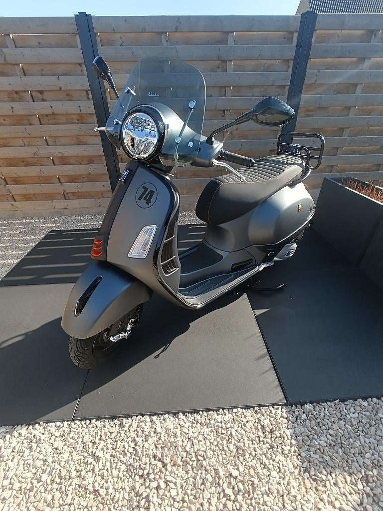 Vespa gts  125cc, Ophalen, Vespa S, 125 cc, Zo goed als nieuw