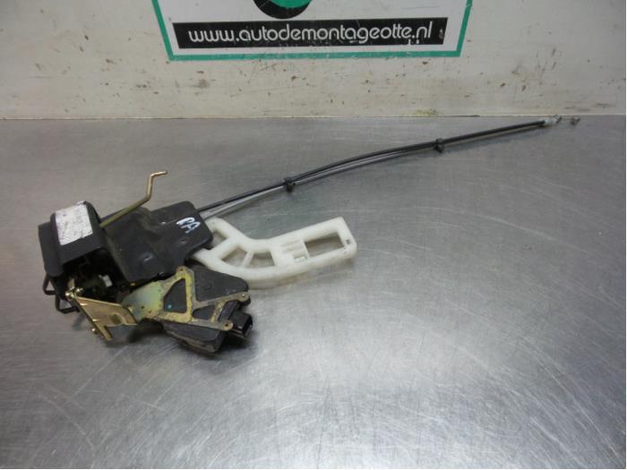 Deurslot Mechaniek 4Deurs rechts-achter van een Kia Sportage, -, -, Ophalen of Verzenden, -