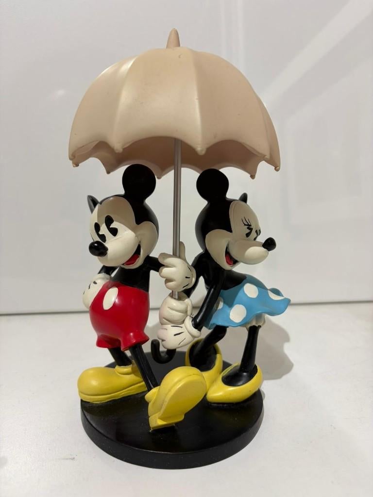 mickey mouse beeldje in the rain, Verzamelen, Disney, Zo goed als nieuw, Mickey Mouse, Ophalen