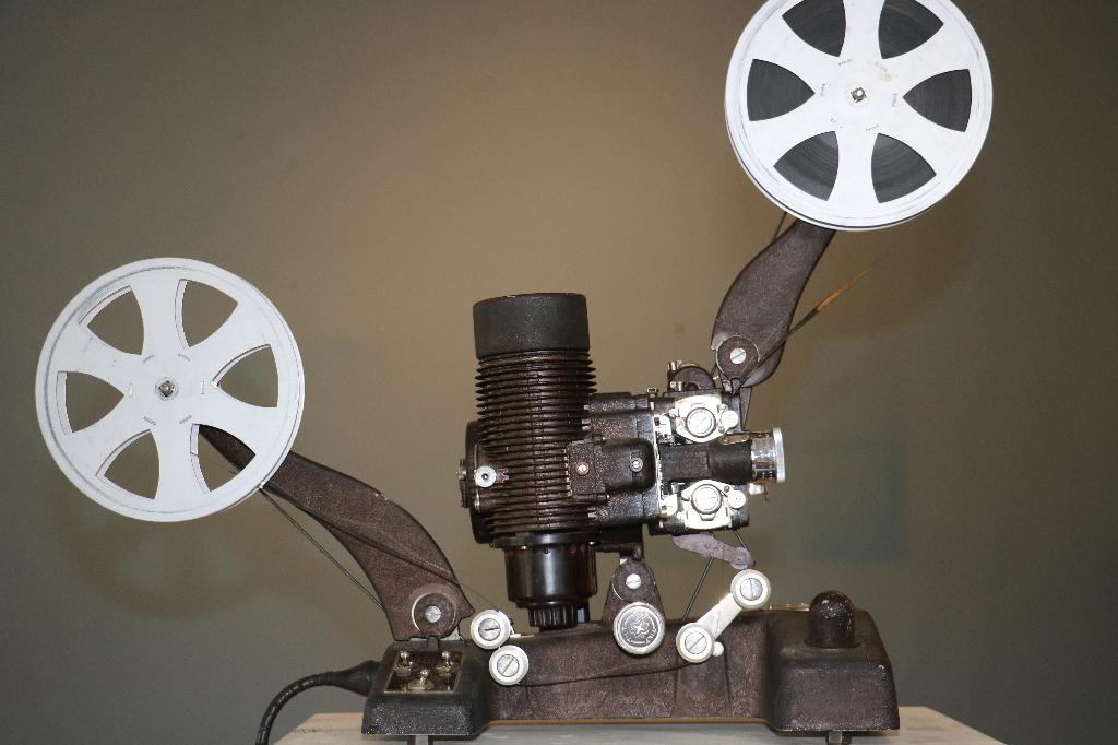 Projecteur film 16 mm muet, Enlèvement, Avant 1940, Projecteur