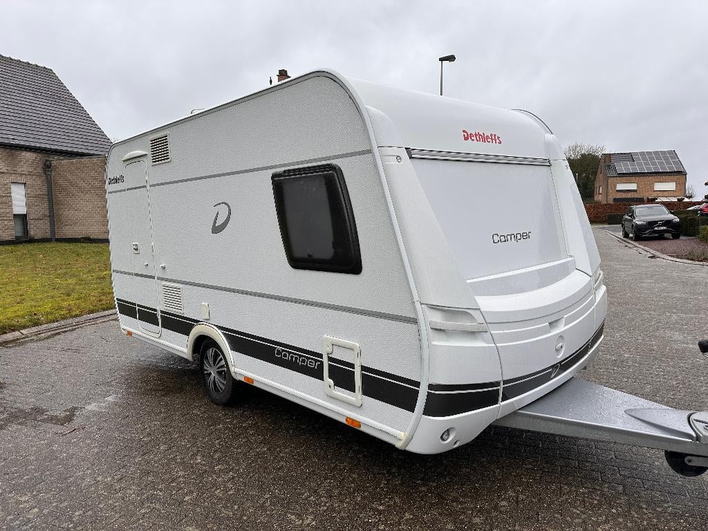 Caravan Dethleffs Camper 2018 mover 1e eigenaar, Caravanes & Camping, Caravanes, Particulier, jusqu'à 4, 1000 - 1250 kg, Siège de train