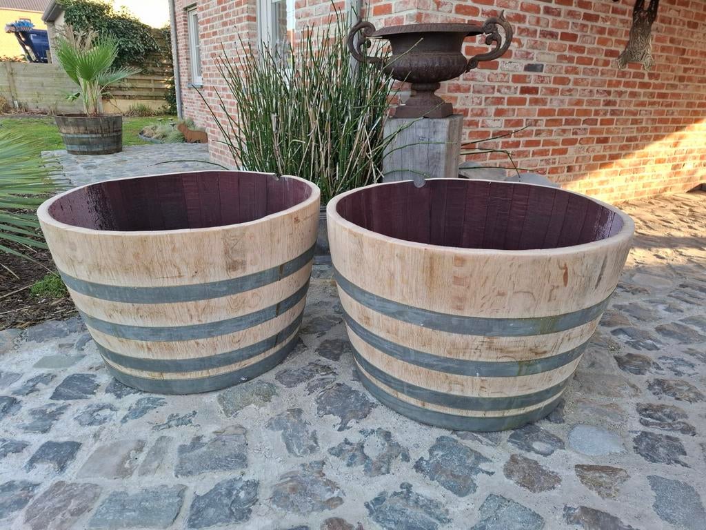 Grand bac à fleurs fabriqué à partir d'un grand tonneau à vi, Enlèvement