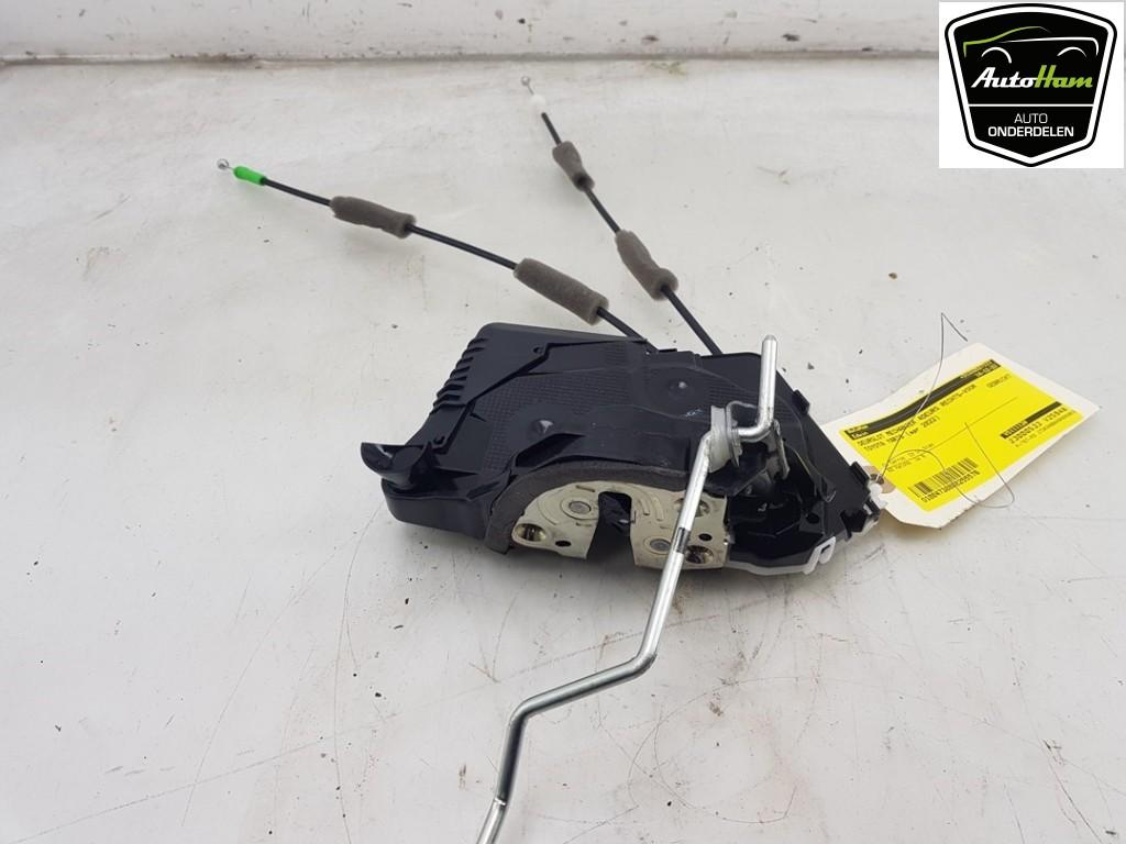 SERRURE DE PORTE RODS AVANT DROIT Yaris Cross (PB1 / PJ1), Utilisé, Toyota