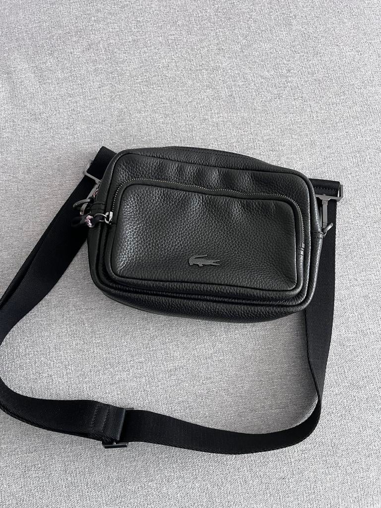 Sacoche noir Lacoste bandoulière, Bijoux, Sacs & Beauté, Enlèvement, Utilisé, Noir