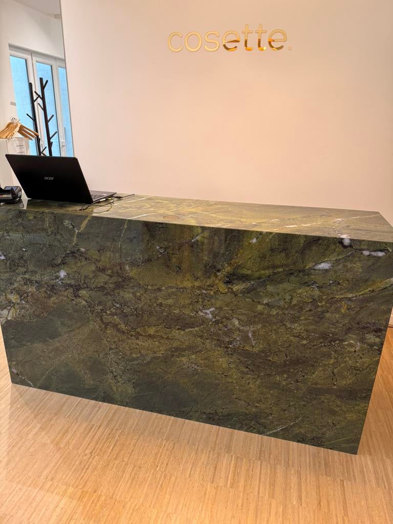 Winkeltoog in natuursteen, Receptie of Entree, Ophalen