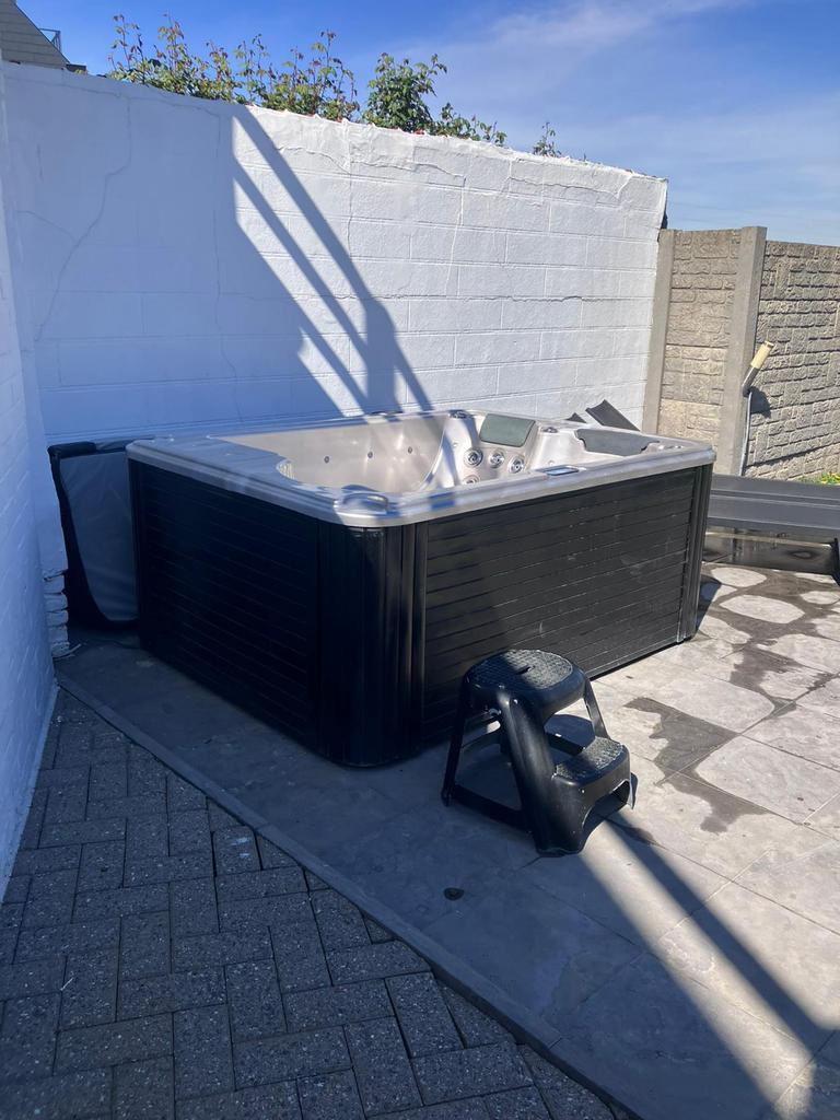Jacuzzi, Jardin & Terrasse, Bains à remous et Spas, Enlèvement, Utilisé, Couverture, Fixé