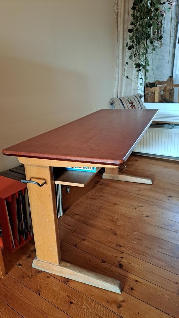 Decoratieve vintage schoolbank, moet dringend weg, Ophalen