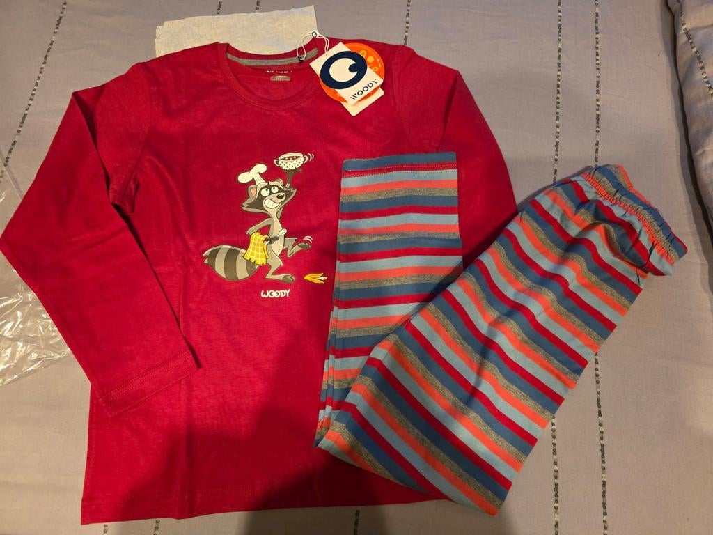 *GERESERVEERD* NIEUW + labels. Pyjama WOODY 8J - NP €53.-, Kinderen en Baby's, Nacht- of Onderkleding, Nieuw, Ophalen of Verzenden