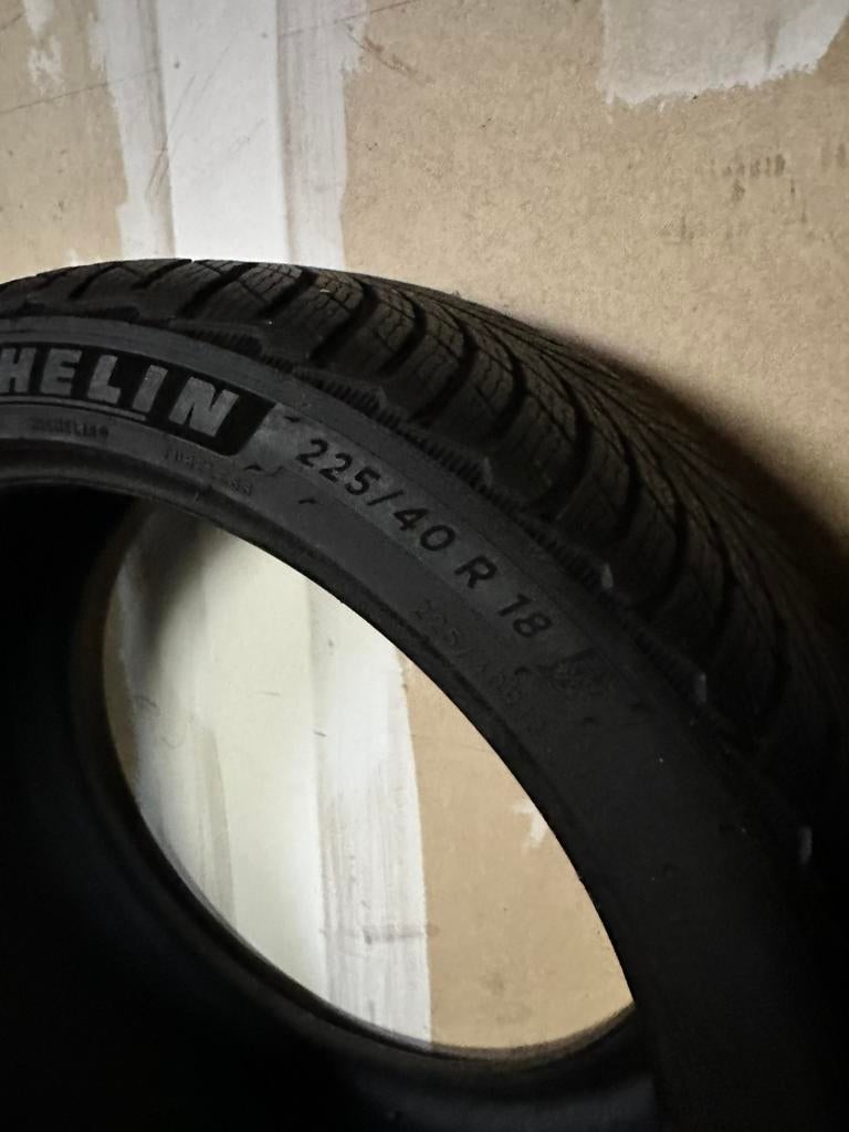Pneus d'hiver Michelin 225 / 40 / R18, Neuf, Pneus hiver, Véhicule de tourisme, Enlèvement