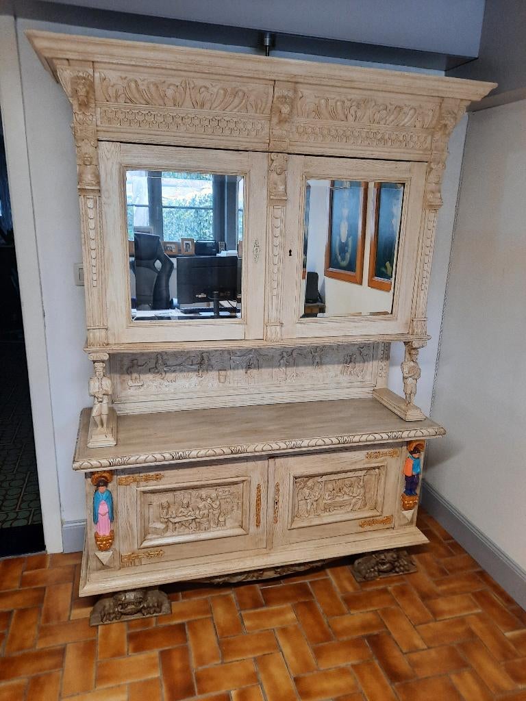 buffet sculpté figuratif gothique français, Antiquités & Art, Antiquités | Meubles | Armoires, Enlèvement