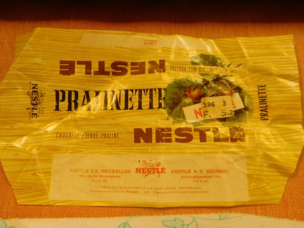 1 emballe chocolat Nestlé Pralinette, Collections, Marques & Objets publicitaires, Enlèvement ou Envoi, Utilisé, Emballage