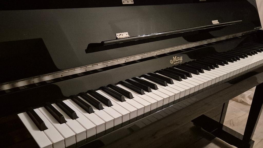 Moderne May Berlin Piano (by Schimmel) Zwart Hoogglans 121cm, Muziek en Instrumenten, Piano's, Ophalen, Zwart, Zo goed als nieuw
