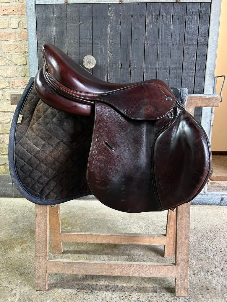 Selle de saut Ikonic, Animaux & Accessoires, Chevaux & Poneys | Selles, Enlèvement