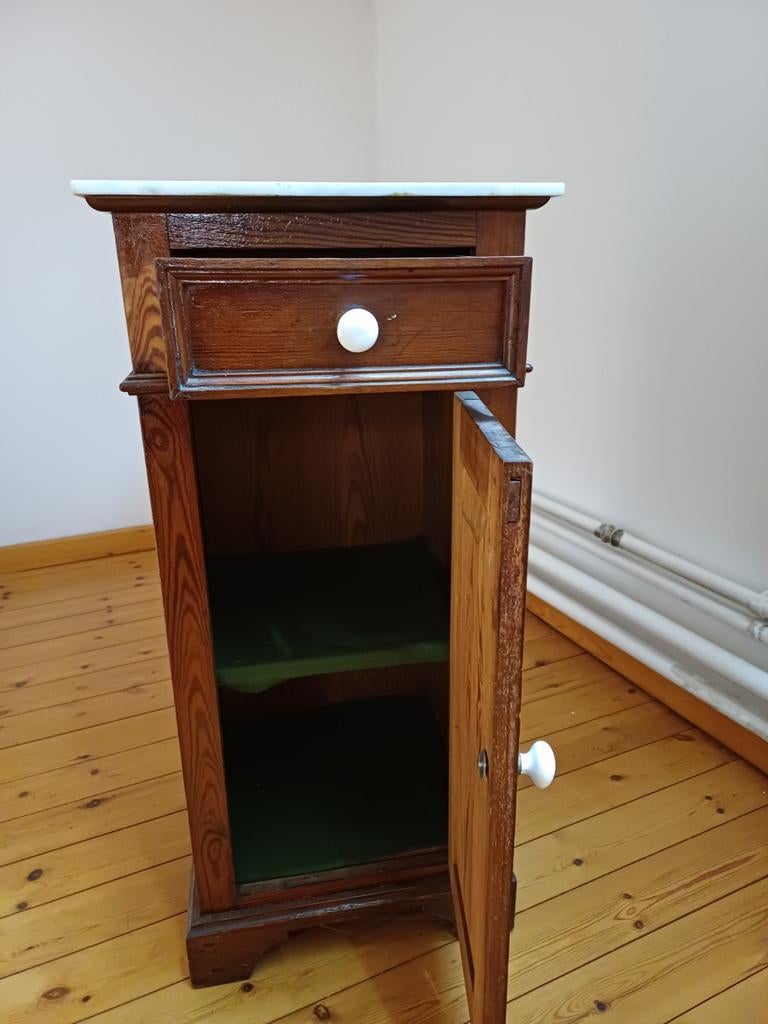 Ancienne table de nuit, Enlèvement, Utilisé, Pin